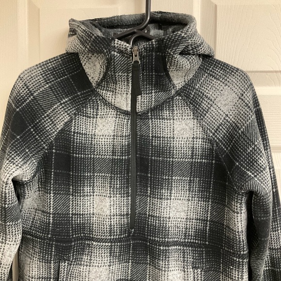 The North Face 1/4 Zip Fleece Hoodie - Picture 2 of 11